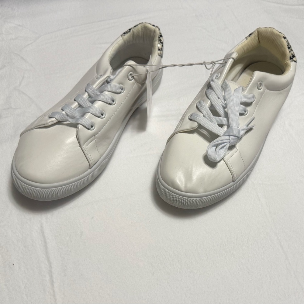 Sole Mates Lace Up Sneakers Womens Size 9 White Gray Snake Skin